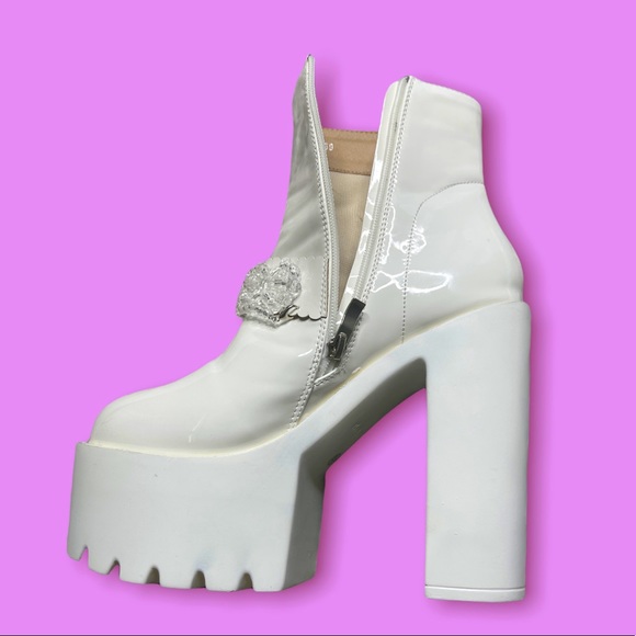 White Vinyl Grunge Goth Rock High Heel Boots - Picture 5 of 5